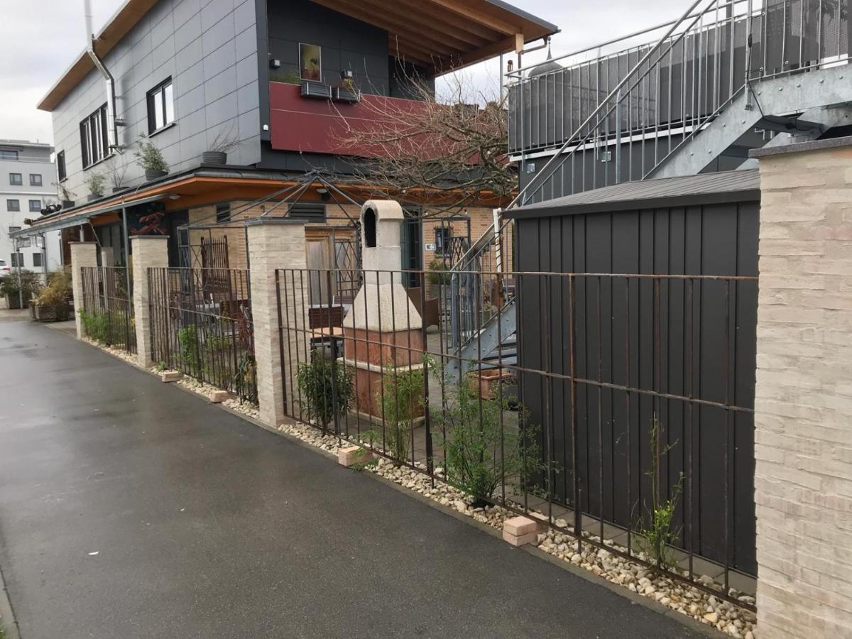 Tiny House Black Pearl Тетнанг Екстериор снимка