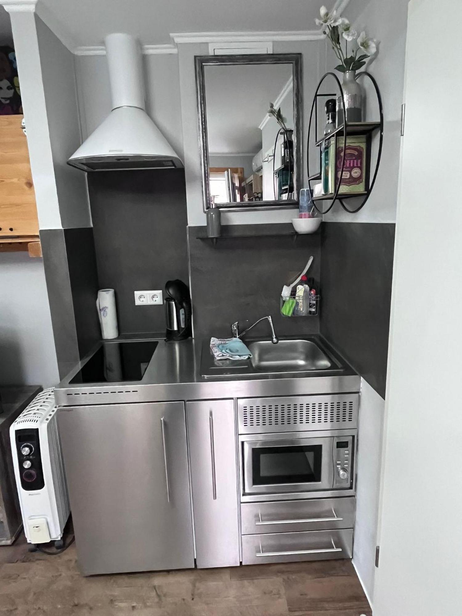 Tiny House Black Pearl Тетнанг Екстериор снимка